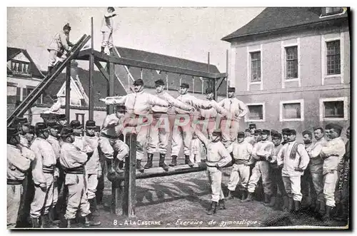 Ansichtskarte AK Militaria A la caserne Exercice de gymnastique