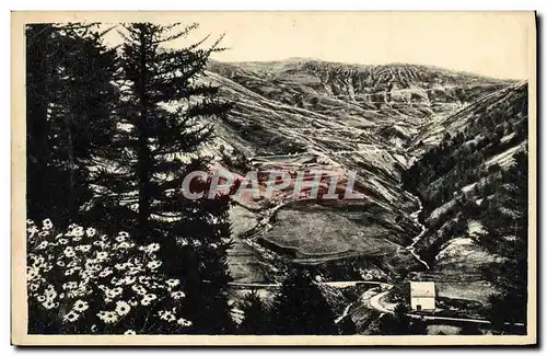 Cartes postales Le Lac d&#39Allos Route des Alpes Les lacets et le bas refuge