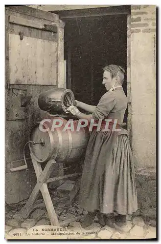 Cartes postales Folklore Normandie La laiterie Manipulation de la creme TOP