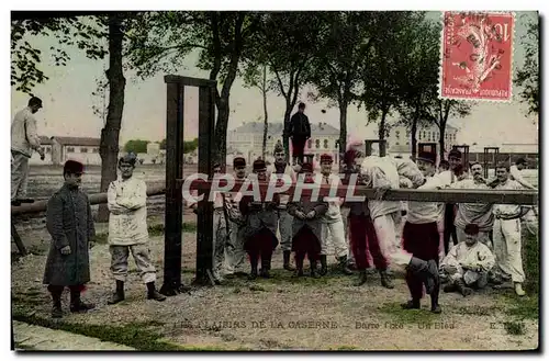 Cartes postales Militaria Caserne Barre feixe Gymnastique