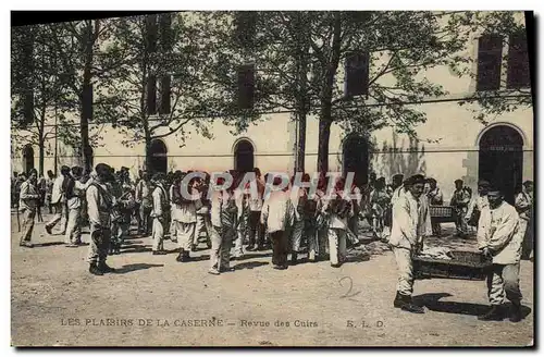 Cartes postales Militaria Caserne Revue des cuirs