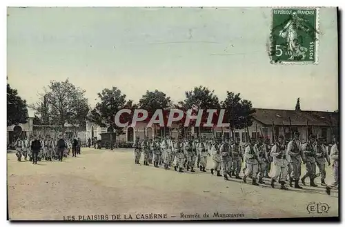Cartes postales Militaria Caserne Rentree de manoeuvres
