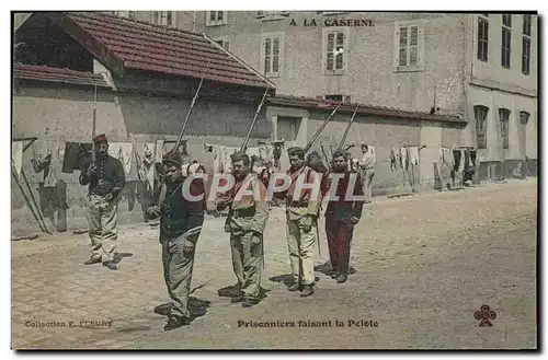 Ansichtskarte AK Militaria Caserne Prisonniers faisant la pelote