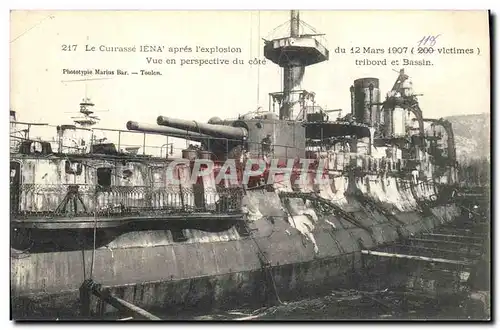 Ansichtskarte AK Bateau de guerre La catastophe du Iena Vue en perspective du cote tribord et bassin