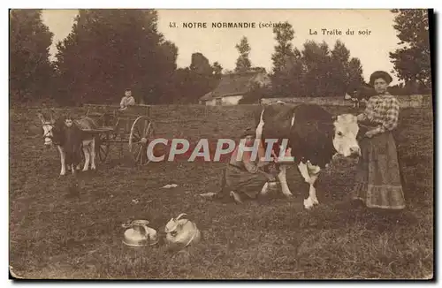 Cartes postales Folklore Lait Normandie La traite du soir Vache Ane Attelage