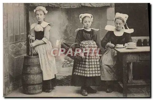 Ansichtskarte AK Folklore Lait le bon beurre de Bretagne Sa fabrication a Scaer Femmes