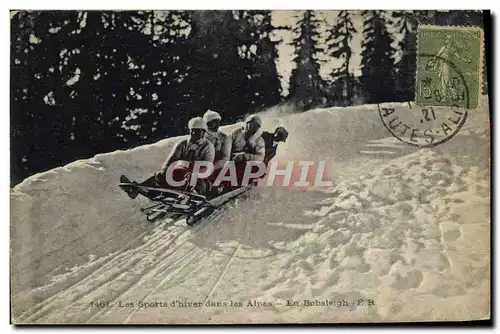 Ansichtskarte AK Sports d&#39hiver Ski Les alpes En Bobsleigh