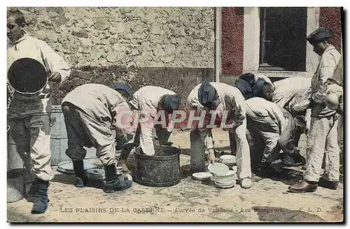 Cartes postales Militaria Caserne Corvee de vaisselle Les plongeurs