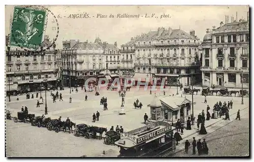 Ansichtskarte AK Angers Place du Ralliement Publicite Cusenier Tramway