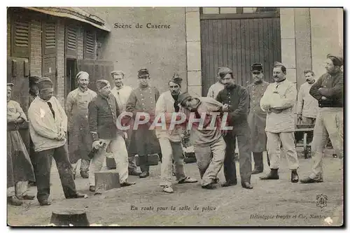 Cartes postales Militaria Caserne En route pour la salle de police