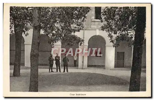 Cartes postales Militaria Caserne Cour interieure