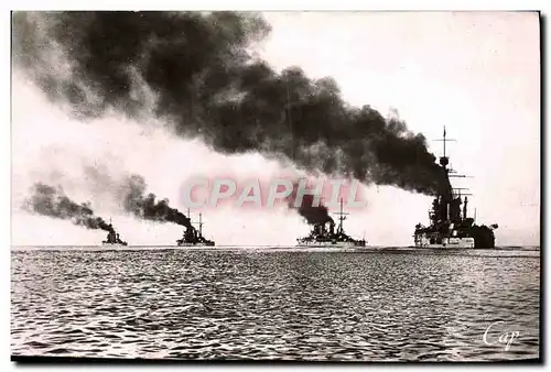 Ansichtskarte AK Bateau de guerre Toulon Depart de l&#39escadre