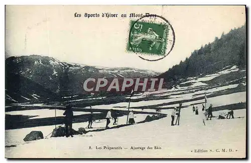 Cartes postales Sports d&#39hiver Ski Mont Dore Les preparatifs Ajustage des skis