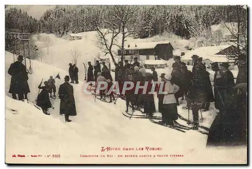 Cartes postales Sports d&#39hiver Ski L&#39hiver dans les Vosges Concours de ski Un skieur arrive a toute vitess