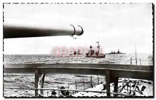 Ansichtskarte AK Bateau Guerre Marine francaise en patrouille