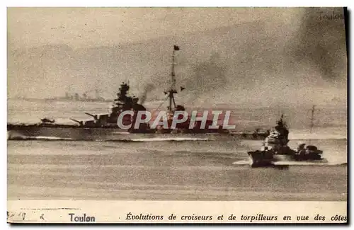 Cartes postales Bateau Guerre Toulon Evolutions de croiseurs et de torpilleurs en vue des cotes