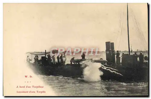 Cartes postales Bateau Guerre A bord d'un torpilleur Lancement d'une torpille