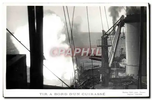 Cartes postales Bateau Guerre Tir a bord d&#39un cuirasse