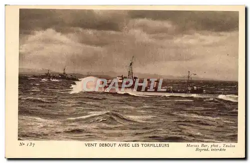 Ansichtskarte AK Bateau Guerre Vent debout avec les tourelles