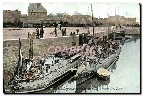 Cartes postales Bateau Guerre St Malo Torpilleurs dans le bassin a flot L'heure de la soupe