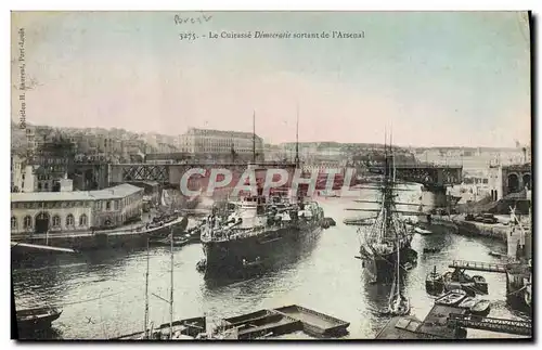 Cartes postales Bateau Guerre Le cuirasse Democratic sortant de l'arsenal