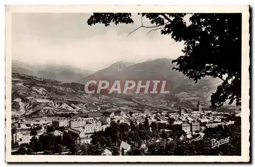 Cartes postales moderne Embrun Vue generale Dans le fond Chaine des Orres et pic de Pouzenc