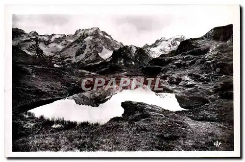 Cartes postales La Chapelle en Vaigaudemar le lac du Lauzon au fond Pic du Siriac