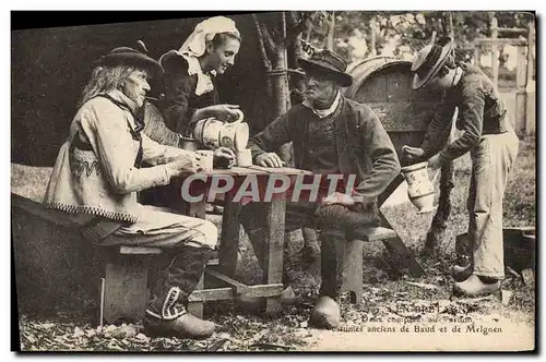 Cartes postales Alcool Bretagne Deux comperes au parfum Costumes anciens de Baud et de Melgnan Folklore