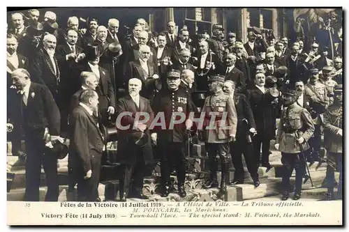 Ansichtskarte AK Militaria Fetes de la victoire 14 juillet 1919 A l&#39hotel de ville la tribune officielle Poinc