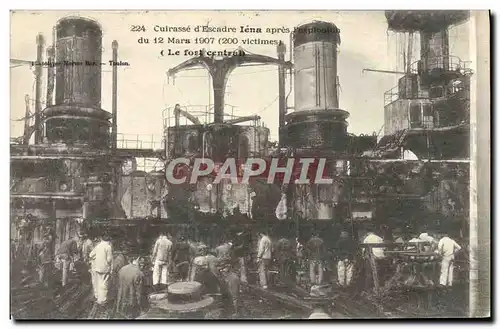 Cartes postales Bateau Guerre Cuirasse d'escadre Iena apres l'explosion