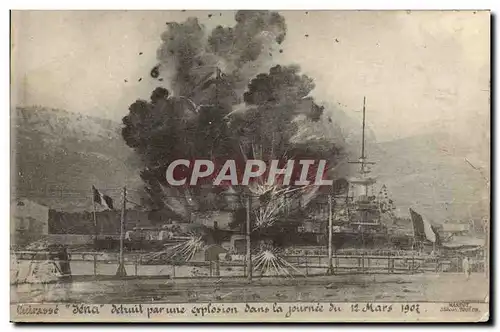 Cartes postales Bateau Guerre Cuirasse Iena detruit par une explosion