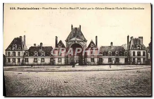 Cartes postales Palais de Fontainebleau Place d&#39armes Pavillon Henri IV