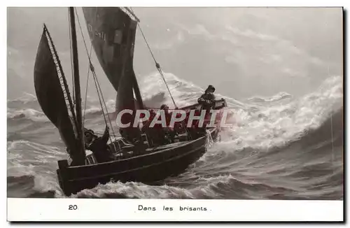 Cartes postales Bateau Voilier Dans les brisants