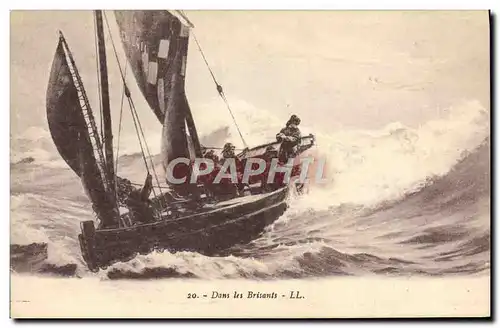 Cartes postales Bateau Voilier Dans les brisants