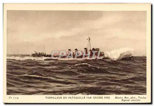 Cartes postales Bateau Guerre Torpilleur en patrouille par grosse mer