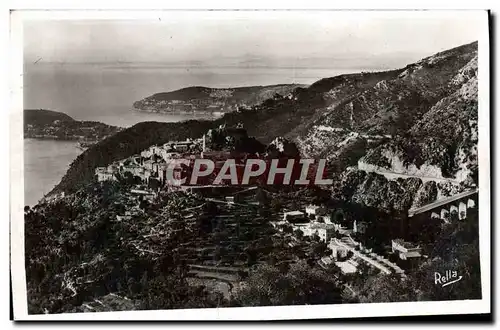 Ansichtskarte AK Eze et la route de la moyenne corniche Au loin le Cap d&#39Antibes et l&#39Esterel