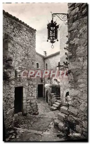 Cartes postales Eze Le vieux village Le chateau du prince de Suede et la vieille lanterne