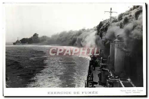 Ansichtskarte AK Bateau Guerre Exercice de fumee