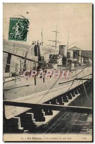 Cartes postales Bateau Guerre Le Havre Un torpilleur en cale seche