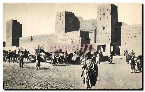 Cartes postales Militaria Tank Maroc Char de combat devant un Ksar