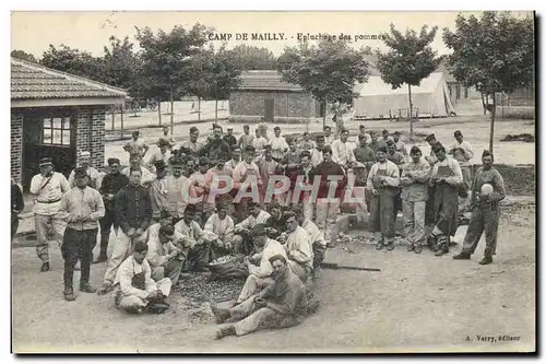Cartes postales Militaria Camp de mailly Epluchage des pommes