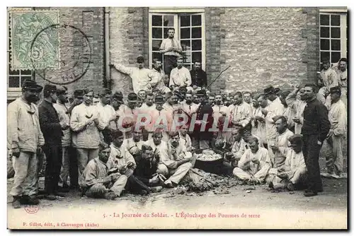 Cartes postales Militaria La journee du soldat l&#39epluchage des pommes de terre