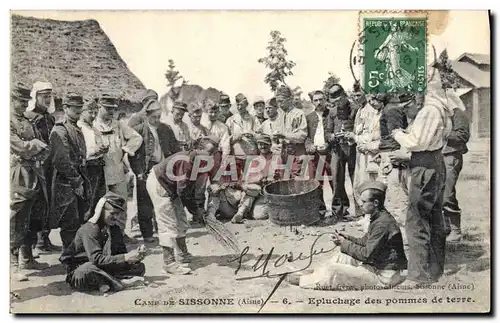 Cartes postales Militaria Camp de Sissonne Epluchage des pommes de terre