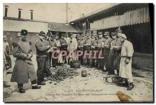 Ansichtskarte AK Militaria Fontainebleau Corvee de pommes de terre des ordonnances subsistants