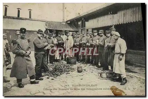 Cartes postales Militaria Fontainebleau Corvee de pommes de terre des ordonnances subsistants