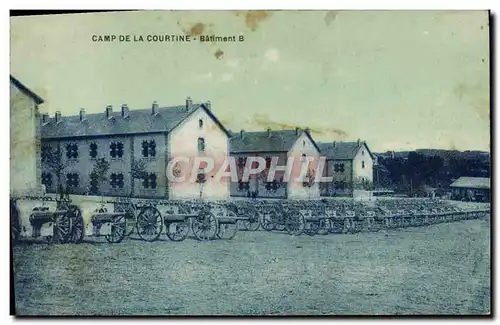 Ansichtskarte AK Militaria Camp de la Courtine Batiment B Canons