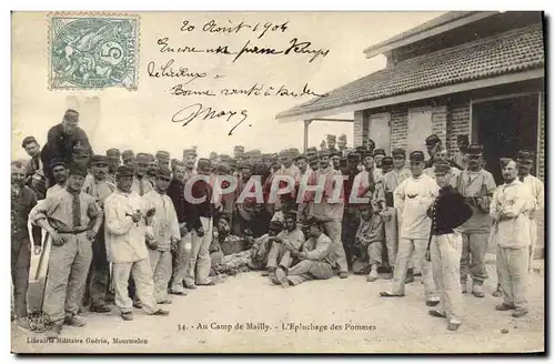 Cartes postales Militaria Au camp de Mailly Epluchage des pommes