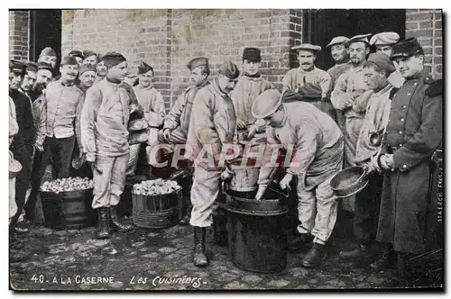 Cartes postales Militaria a la caserne Les cuisiniers