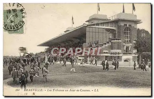 Ansichtskarte AK Cheval Equitation Hippisme Deauville Les tribunes du champ de courses