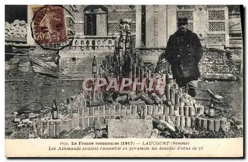 Ansichtskarte AK Militaria Laucourt Les allemands avaient rassemble en pyramide les douilles d&#39obus de 75